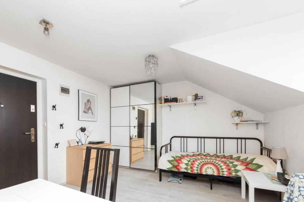 The Attic Studio Apartment บราติสลาวา ภายนอก รูปภาพ